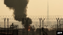 ირანული დრონებით შეტევის შედეგად დუბაის აეროპორტის რაიონში გაჩენილი ხანძარი. 2026 წლის 16 მარტი