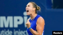 Арына Сабаленка падчас матчу з Кацярынай Аляксандравай на турніры National Bank Open 8 жніўня ў Таронта. (Сабаленка ў выніку прайграла). Фота — John E. Sokolowski / Imagn Images.