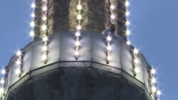 Osvijetljena munara jedne sarajevske džamije, fotoarhiv