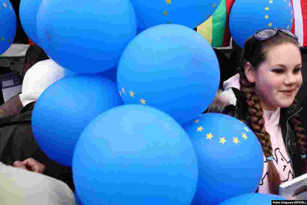 Cu bujori în obraji printre baloanele europene...