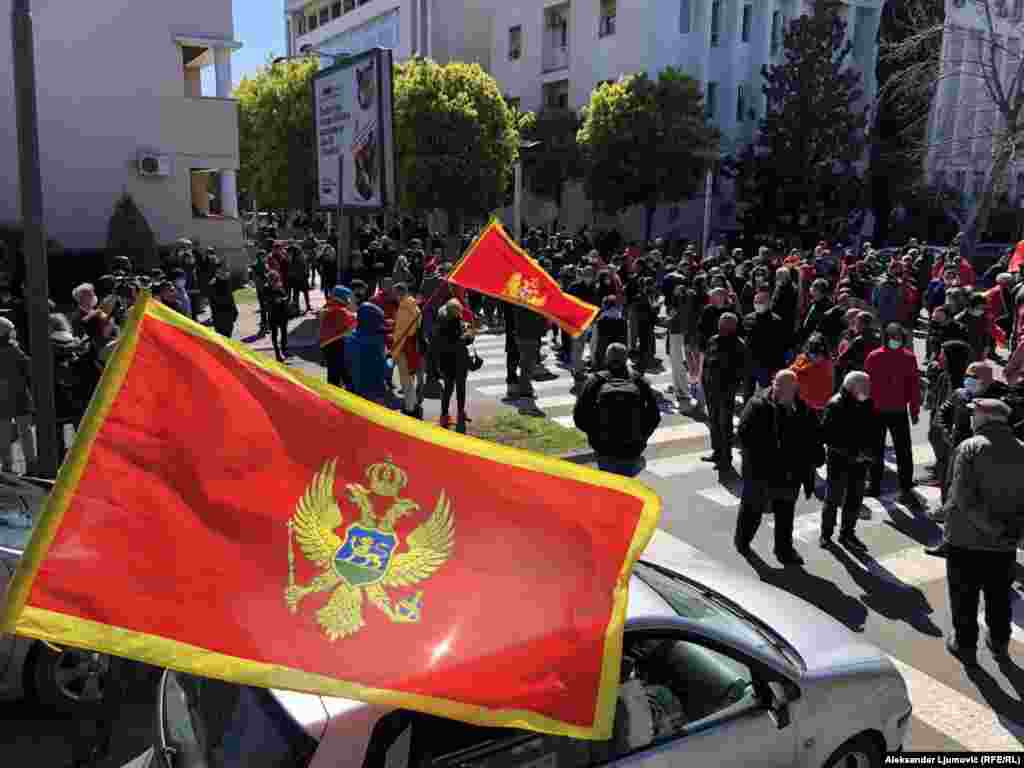 Protest ispred sjedišta Vlade Crne Gore u Podgorici zbog namjere Vlade da spusti kriterije za dobijanje crnogorskog državljanstva, 8. april.