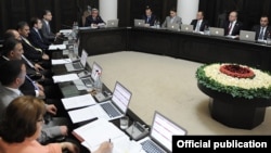 Armenia - President Serzh Sarkisian (C) chairs the opening session of his newly appointed cabinet in Yerevan, 18Jun2012.