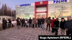 საპროტესტო აქცია გორში, პოლიციის შენობასთან. 27 იანვარი, 2025 წელი