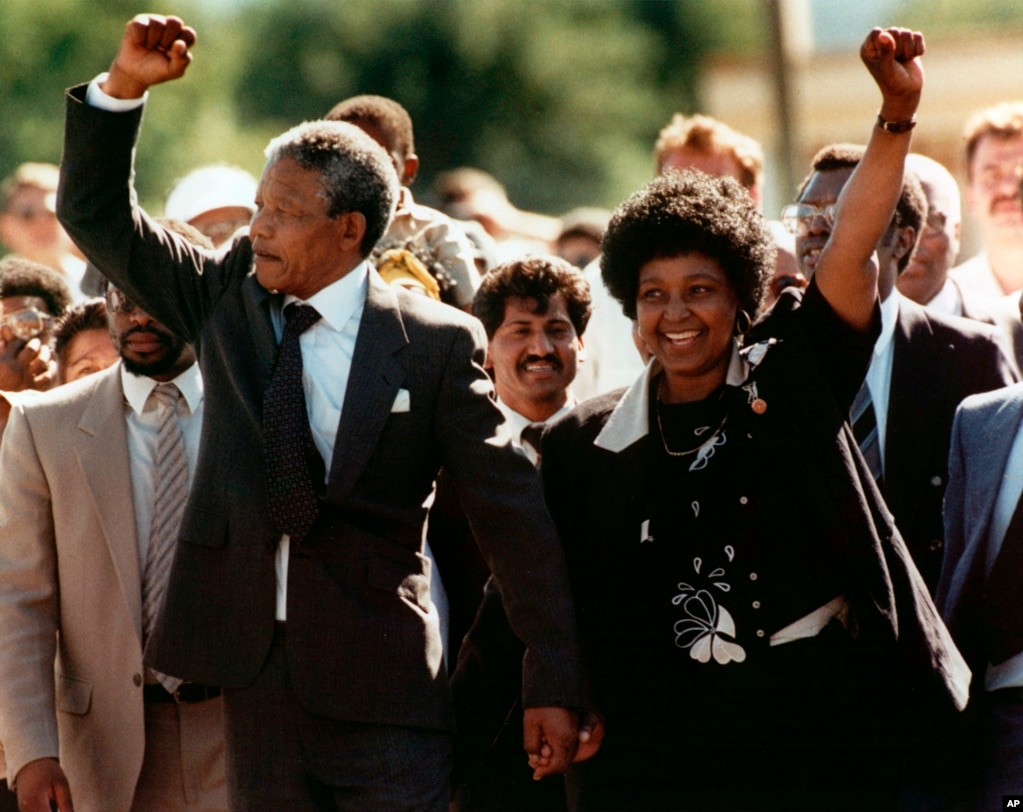 Нельсон Мандела та його дружина після звільнення правозахисника з в’язниці, 11 лютого 1990 року