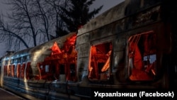 Вагон рейсу Чоп-Барвінкове після російської атаки 27 січня 2026 року.