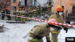 Рятувальники на місці вибуху в житловому будинку в російському місті Іванові, 6 листопада 2016 року