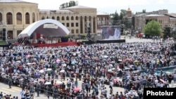 Armenia - Armenian Catholics attend a mass celebrated by Pope Francis in Gyumri's Vardadants Square, 25Jun2016.