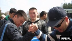 Ыңкылаптын беш жылдыгына арналган мелдештер Бишкектеги эски аянтта өттү, 24-март, 2010-жыл.