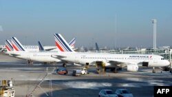 Navele Air France parcate pe aeroportul internaţional Roissy-Charles de Gaulle, din Paris