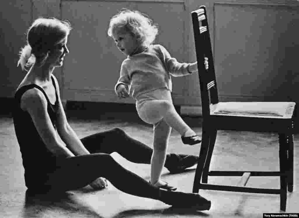 &quot;Birth of a ballerina,&quot; a famous image captured by Yury Abramochkin in 1966