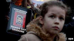 Під час акції протесту у столиці Чехії проти збройної агресії Росії щодо України. Прага, 8 березня 2014 року