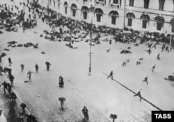 Расстрел демонстрации на углу Садовой и Невского проспекта в июле 1917 года