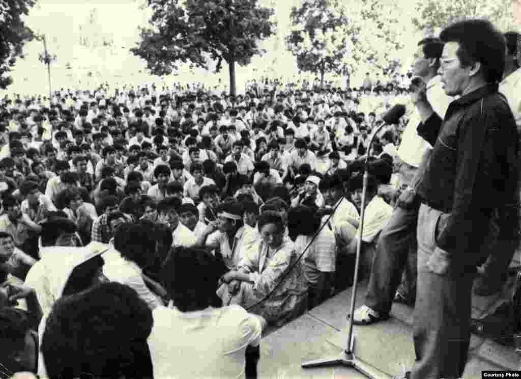Topchubek Turgunaliev (first right on stage) and Jypar Jekshe (second right on stage), co-chairmen of the Kyrgyzstan Democratic Movement anticommunist bloc, address a rally in Frunze's (now Bishkek) Ala-Too Square demanding peace in the southern Osh region and democratic reforms in the Soviet Kyrgyz republic on June 5, 1990. 
