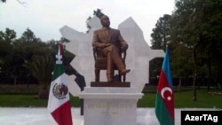 Mexikoda Heydər Əliyevin heykəli. 