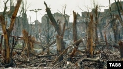 Разрушенный Грозный в 1995 году.