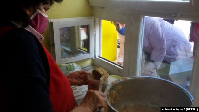 „Korona nije dovela samo stare ljude, dovela je i mlade“, kaže Miroslav Subašić, predsjednik humanitarne organizacije Mozaik prijateljstva