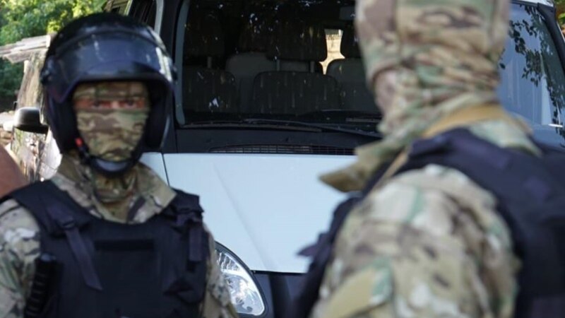 ФСБ утверждает, что задержала в Крыму двух подозреваемых в экстремизме