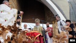 Архивска фотографија од бадникова литургија во Скопје
