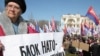 По мнению наблюдателей, Россия активно манипулирует протестными настроениями в Крыму в своих интересах