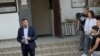 Pe 5 septembrie, la o întâlnire cu alegătorii din satul Ciorescu, mun. Chișinău, candidatul PAS Sergiu Lazarencu a fost prezentat ca ministru al Mediului, deși acesta este suspendat din funcție. 