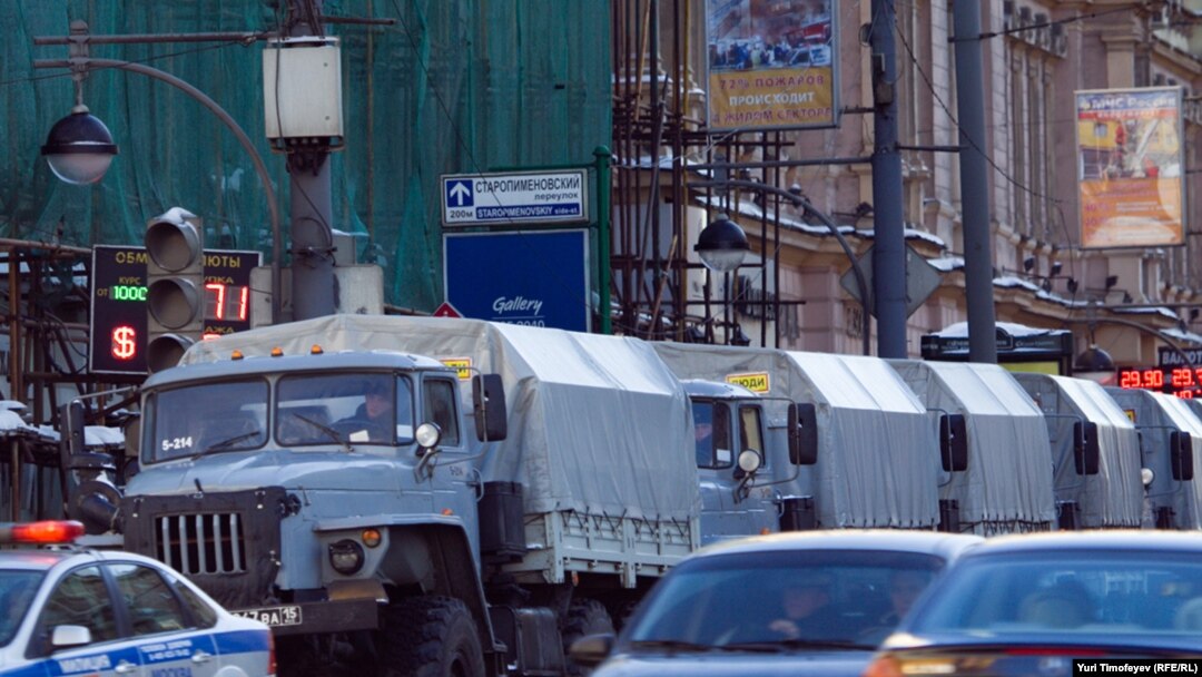 Russia -- Police trucks near Triumfalnaya square in Moscow prior to "Strategy - 31" action, 31Jan2011