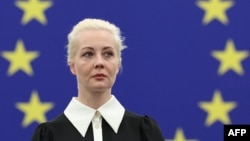 Soția opozantului rus, Alexei Navalîi, mort în închisoarea de la Cercul Polar, Iulia Navalnaia, s-a adresat ieri Parlamentului European. Ea a spus din nou că va continua lupta soțului ei pentru o Rusie democratică.