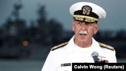 Адмірал Скотт Свіфт повідомляє нові дані про корабель John McCain, база ВМФ «Чанґі», Сінгапур, 22 серпня 2017 року