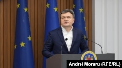 Premierul moldovean Dorin Recean într-o conferință de presă din 3 aprilie, 2024, la Chișinău