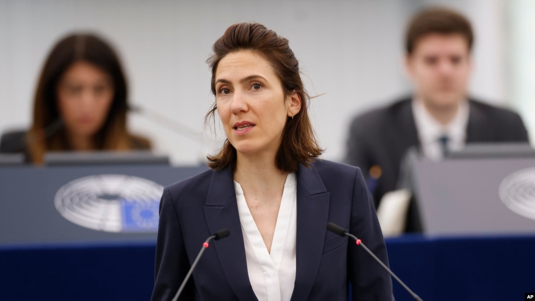 Europarlamentara franceză Valérie Hayer cere ca șeful TikTok să fie audiat în Parlamentul European cu privire la rolul jucat de rețeaua socială în alegerile din România. Turul al doilea al alegerilor are loc pe 8 decembrie.