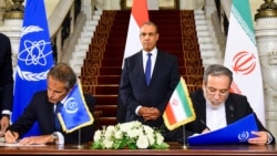 Iranian Foreign Minister Abbas Araqchi (right) and Director-General of the International Atomic Energy Agency Rafael Grossi (left) sign an agreement to open the way for resuming cooperation, at Tahrir Palace in Cairo, on September 9.