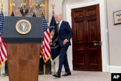 Joe Biden a transmis un mesaj de câteva minute, luni dimineață, înainte de a părăsi Casa Albă. El nu a răspuns întrebărilor reporterilor despre cauzele care au dus la falimentul Silicon Valley Bank.