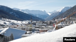 Vedere panoramică asupra stațiunii elvețiene Davos