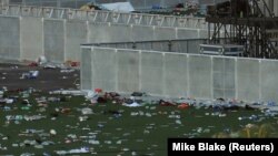 Pamje pas të shtënave në Las Vegas nga të cilat u vranë 59 vetë dhe u plagosën qindra të tjerë