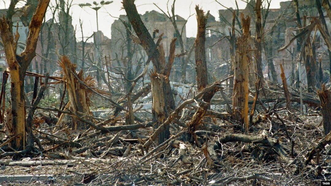 Russia -- devastated centre of Grozny January 4, 1995.
