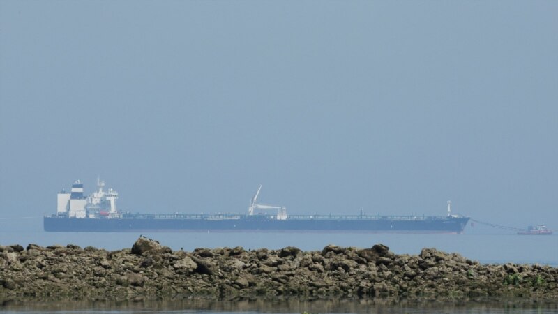 SHBA-ja i heq përkohësisht sanksionet për naftën e bllokuar ruse në det