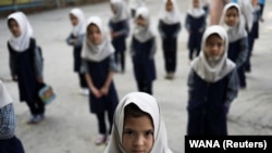 Fetele afgane la o școală din Kabul, Afganistan, 18 septembrie 2021
