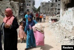 Palestinci se vraćaju u svoje uništene kuće nakon dogovorenog primirja Izraela i Hamasa, u Beit Hanounu u sjevernom pojasu Gaze, 21. maja 2021.