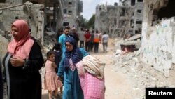تصویری از بازگشت فلسطینی‌ها به خانه‌های ویران‌شده خود در غزه