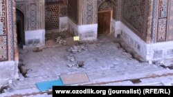 Қадимий "Регистон" мажмуасининг оғир кабеллар ва мушакбозлик ижтирокидаги давлат тадбирлари учун доимий майдонга айлангани мутахассисларни кўпдан хавотирга солиб келмоқда.