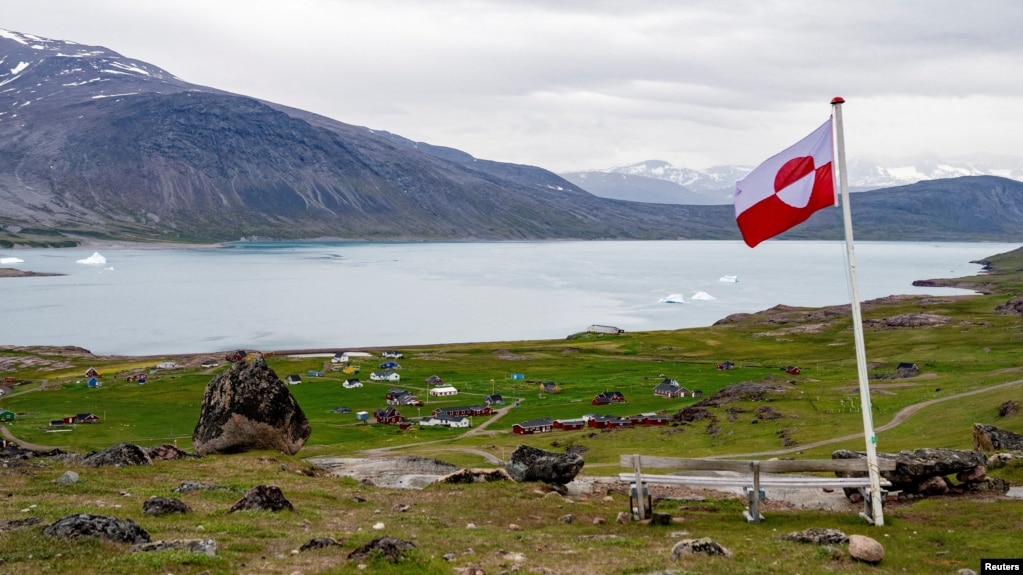 Thủ tướng Greenland đã tuyên bố rõ ràng rằng hòn đảo này - một vùng lãnh thổ tự trị thuộc Vương quốc Đan Mạch - không phải để bán và chỉ có người dân Greenland mới có thể quyết định tương lai của hòn đảo.