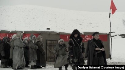 Әйелдің ер адамның аузына тамшылап жатқан видеосы Әйелдердің үлкен бөкселерінің фотосуреттері