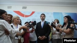 Parliament Speaker Alen Simonian acknowledged on August 25 that forcing journalists out of press booths during incidents in the chamber was unacceptable.