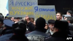 Кырымда Украина бөтенлеге һәм Русиягә кушылу яклылар каршылыгы