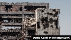 Руїни Міжнародного аеропорту «Донецьк» імені Сергія Прокоф'єва після обстрілів проросійськими гібридними формуваннями. Українські військові утримували аеропорт 244 дні