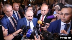 Armenia - Prime Minister Nikol Pashinian talks to reporters in Yerevan, 1 October 2018.