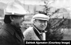 Салижан Жигитов менен жазуучу Кеңеш Жусупов. Архив сүрөт