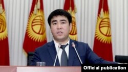 Депутат Жанар Акаев.