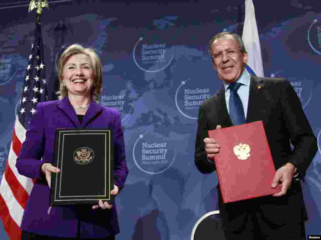 Državni sekretari SAD i Rusije Hillary Clinton i Sergei Lavrov 