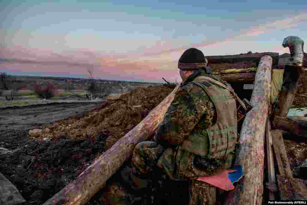 A serviceman keeps an eye on enemy positions near Zaytseve.