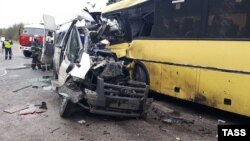 A Ford minibus collided with a LiAZ bus, killing 13.